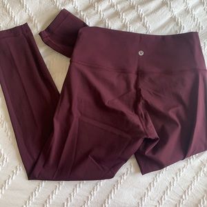 Lululemon leggings size 8 wunder under